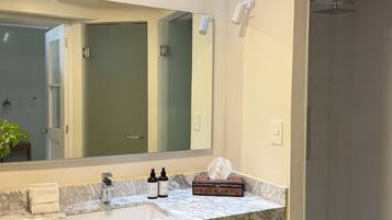 Family Loft, 2 Double Beds | Bathroom | Shower, free toiletries, hair dryer, towels