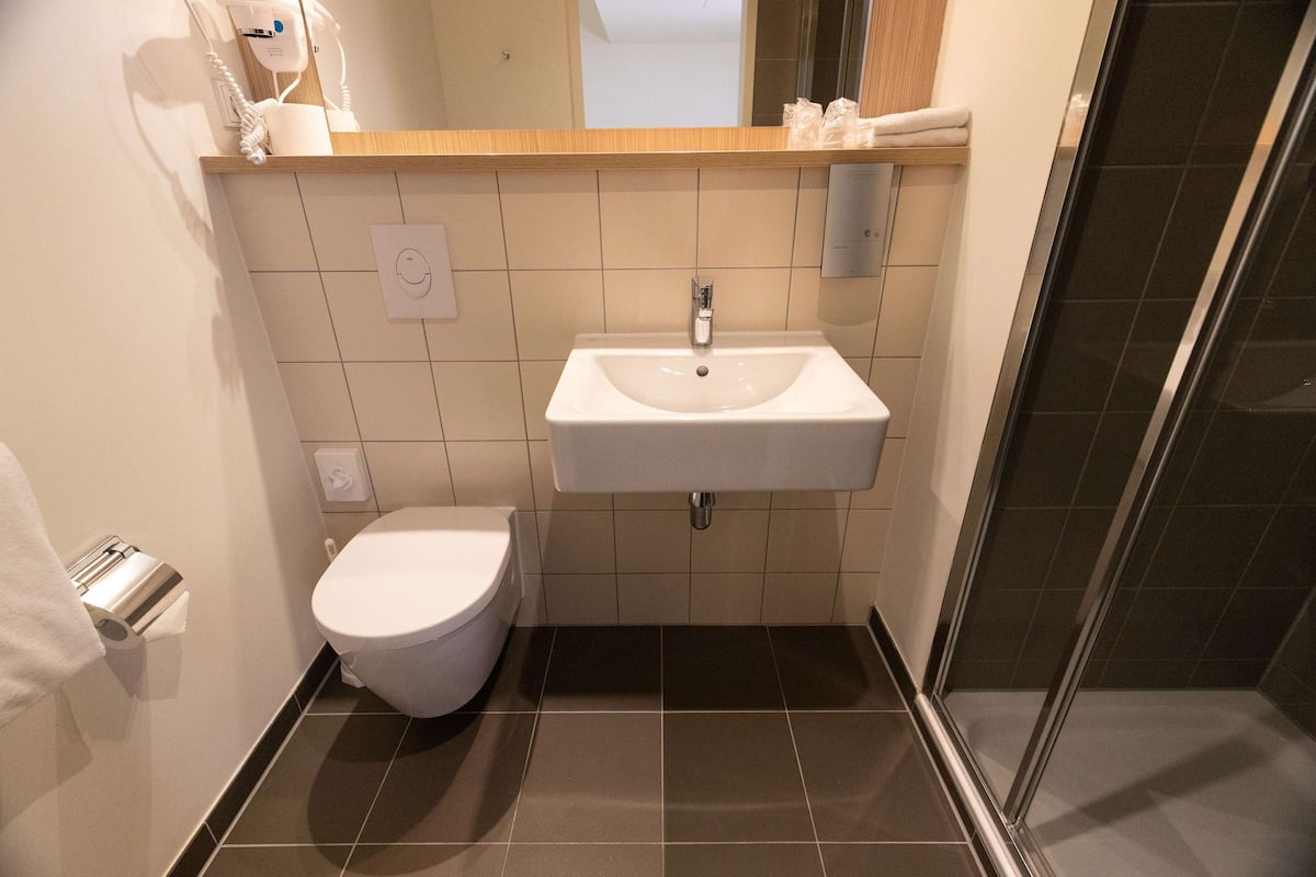 Bathroom | Shower, towels