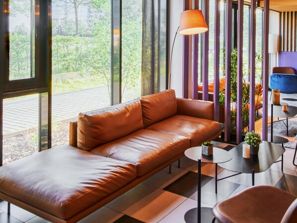 Bureau, chambres insonorisées, fer et planche à repasser, Wi-Fi gratuit