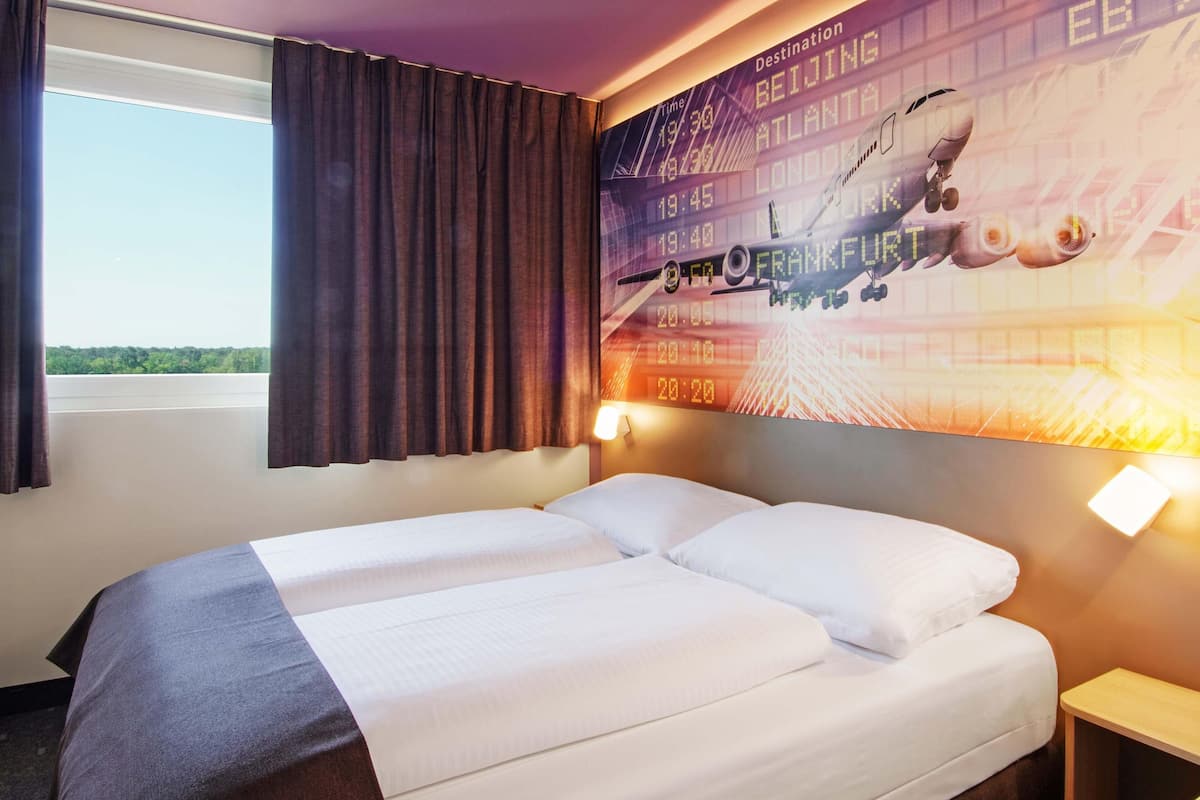 Room with French Bed | Desk, soundproofing, iron/ironing board, free WiFi