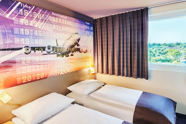 Schreibtisch, schallisolierte Zimmer, Bügeleisen/Bügelbrett