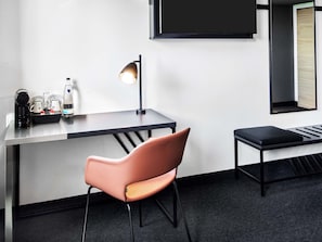 Desk, soundproofing, iron/ironing board, free WiFi