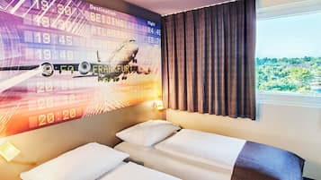 Habitación con 2 camas individuales | Escritorio, sistema de insonorización, tabla de planchar con plancha