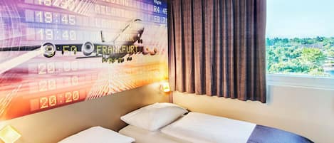 Desk, soundproofing, iron/ironing board, free WiFi