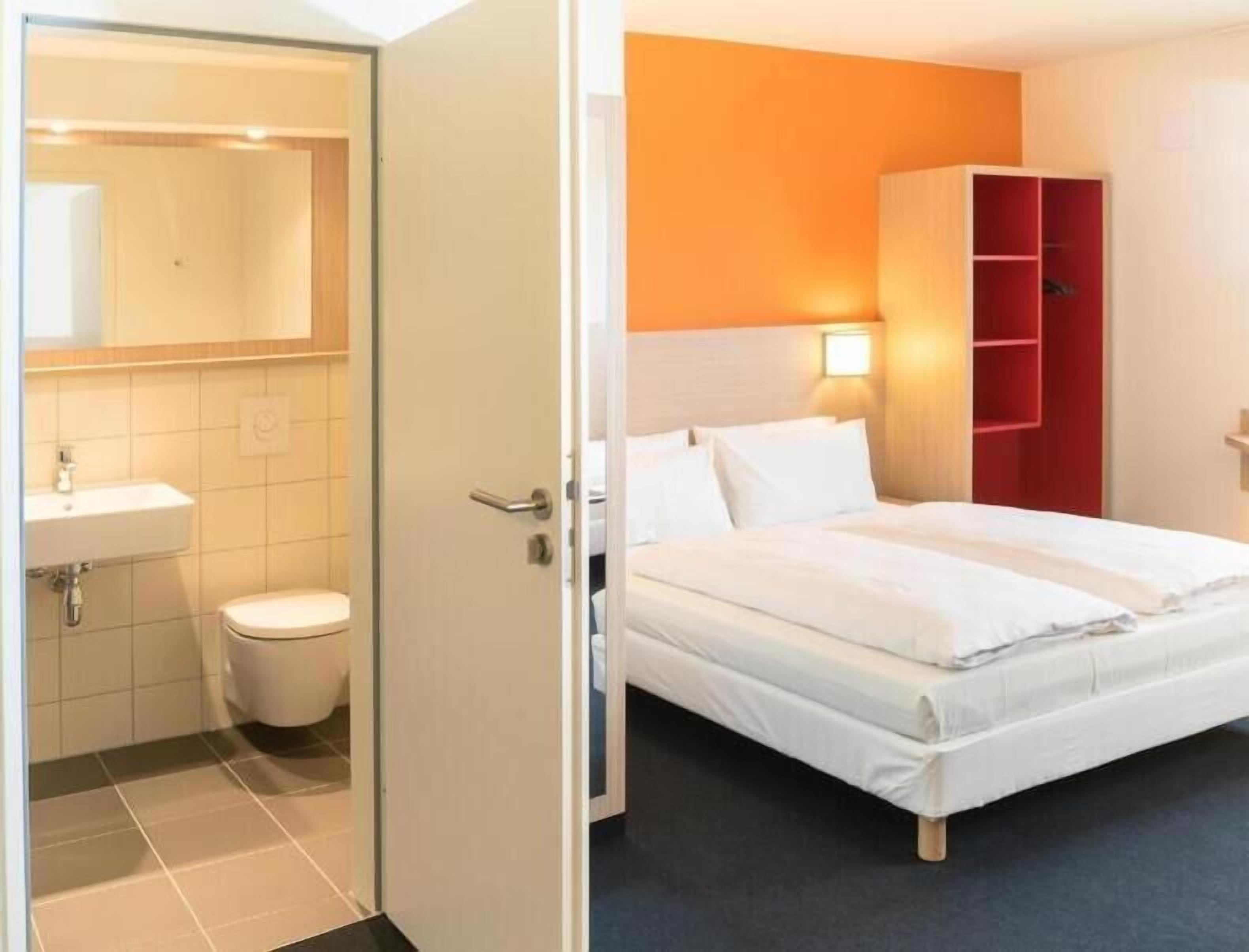 Bureau, chambres insonorisées, fer et planche à repasser, Wi-Fi gratuit