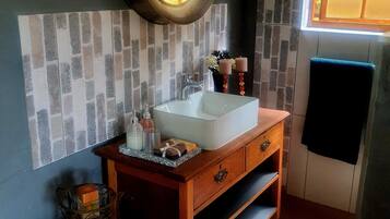 Double Room(Bath) | Desk, soundproofing, iron/ironing board, free WiFi