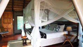 Tent, 1 Bedroom | Peti besi dalam bilik, Wi-fi percuma, cadar katil