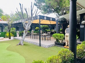 Exterior - The Halfway House Hotel (Kimberley)