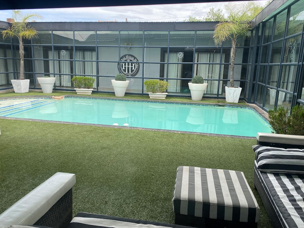 Halfway House Hotel Kimberley by null