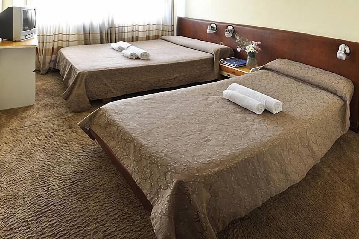 In-room safe, cribs (free), WiFi (free), bed sheets