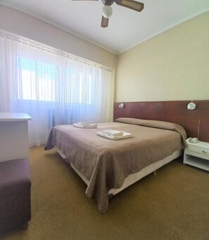 セーフティボックス (室内)、ベビーベッド (無料)、WiFi (無料)、ベッドシーツ