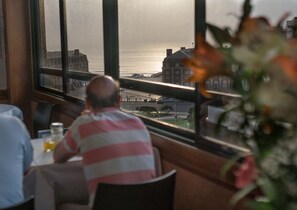 Free daily buffet breakfast - Vips Hotel (Mar del Plata)