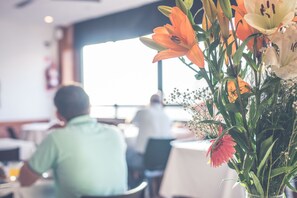 Free daily buffet breakfast - Vips Hotel (Mar del Plata)