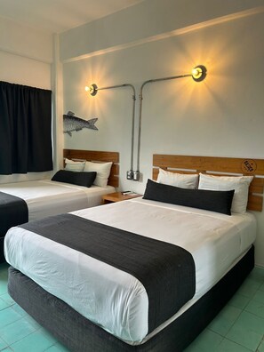 Standaard kamer, 2 tweepersoonsbedden | Verduisterende gordijnen, gratis wifi, beddengoed