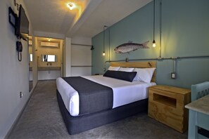 遮光窗帘、免费 WiFi、床单