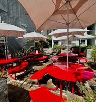 Se sirven desayunos, almuerzos y cenas; cocina mexicana