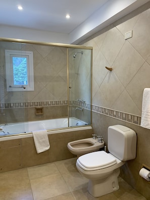 Apartment, 2 Bedrooms | Bathroom