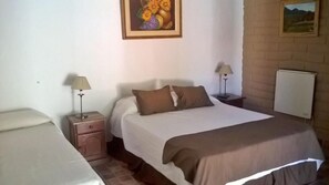 Soundproofing, free cribs/infant beds, free WiFi, bed sheets - Hostal Tierra de Vinos (Cafayate)