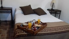 Soundproofing, free cots/infant beds, free WiFi, bed sheets - Hostal Tierra de Vinos (Cafayate)