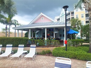 Poolside bar - Lexington Vacations Kiss by Stark Hosp (Orlando)