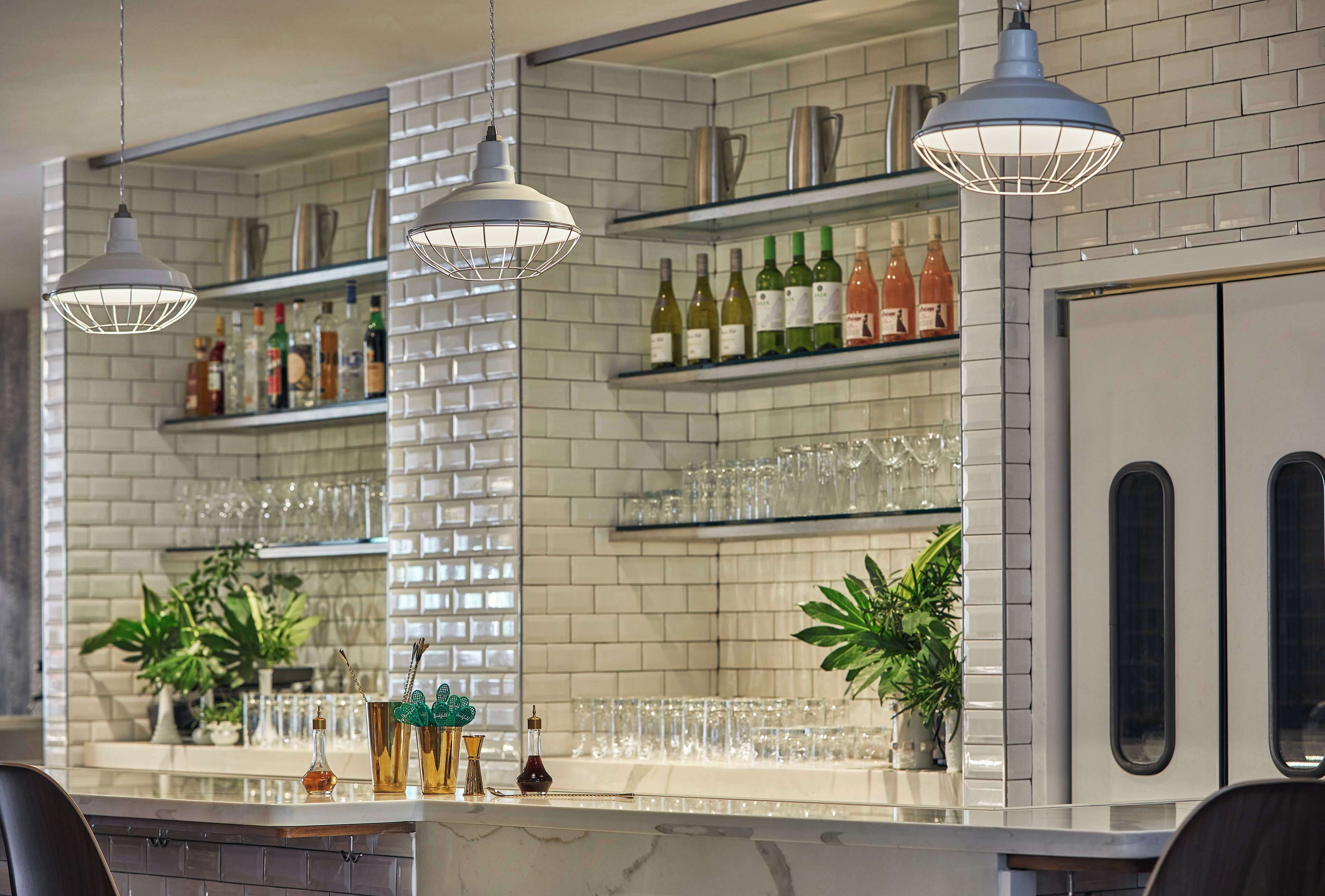 บริการอาหารเช้าและอาหารเย็น