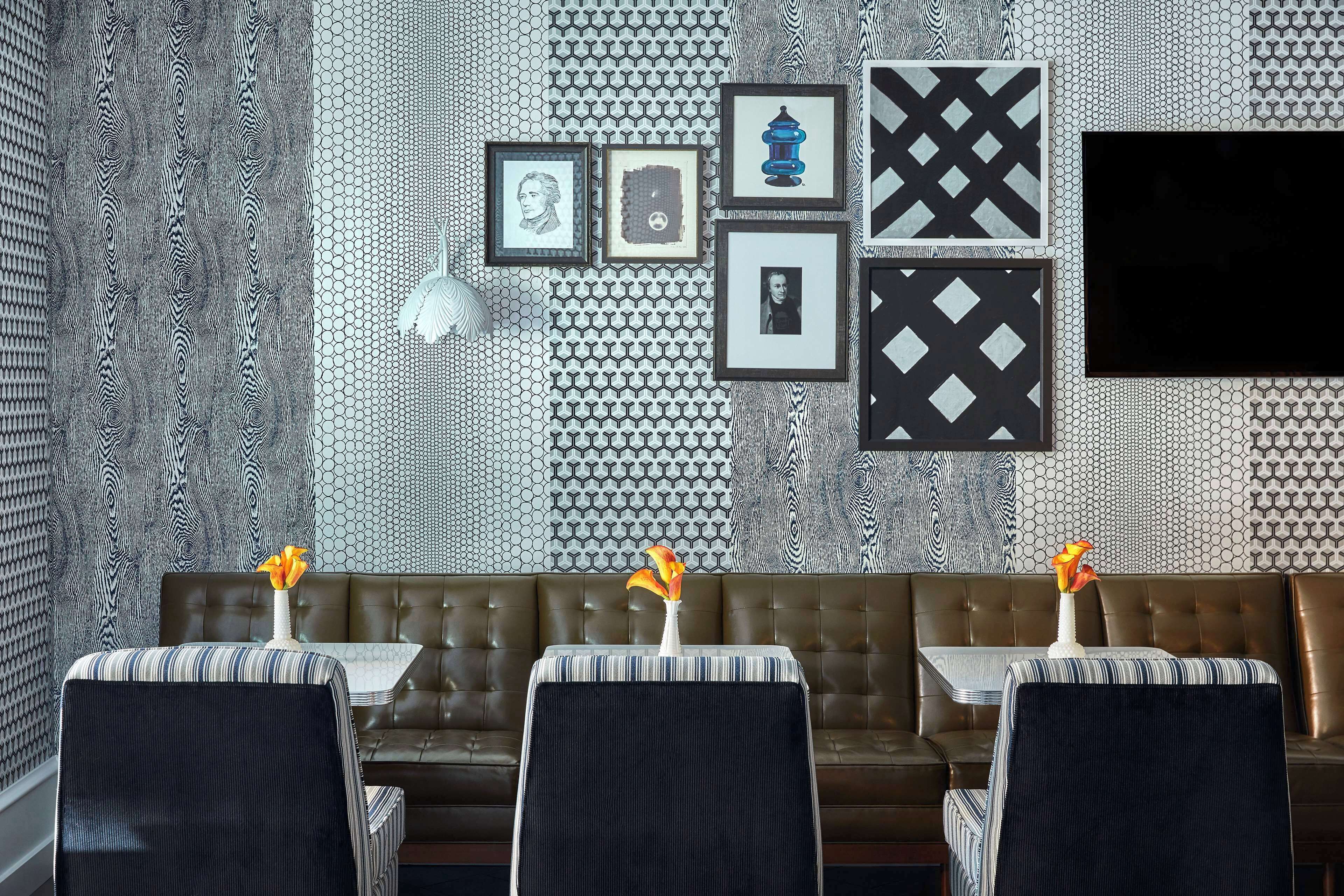 2 restaurants, breakfast served