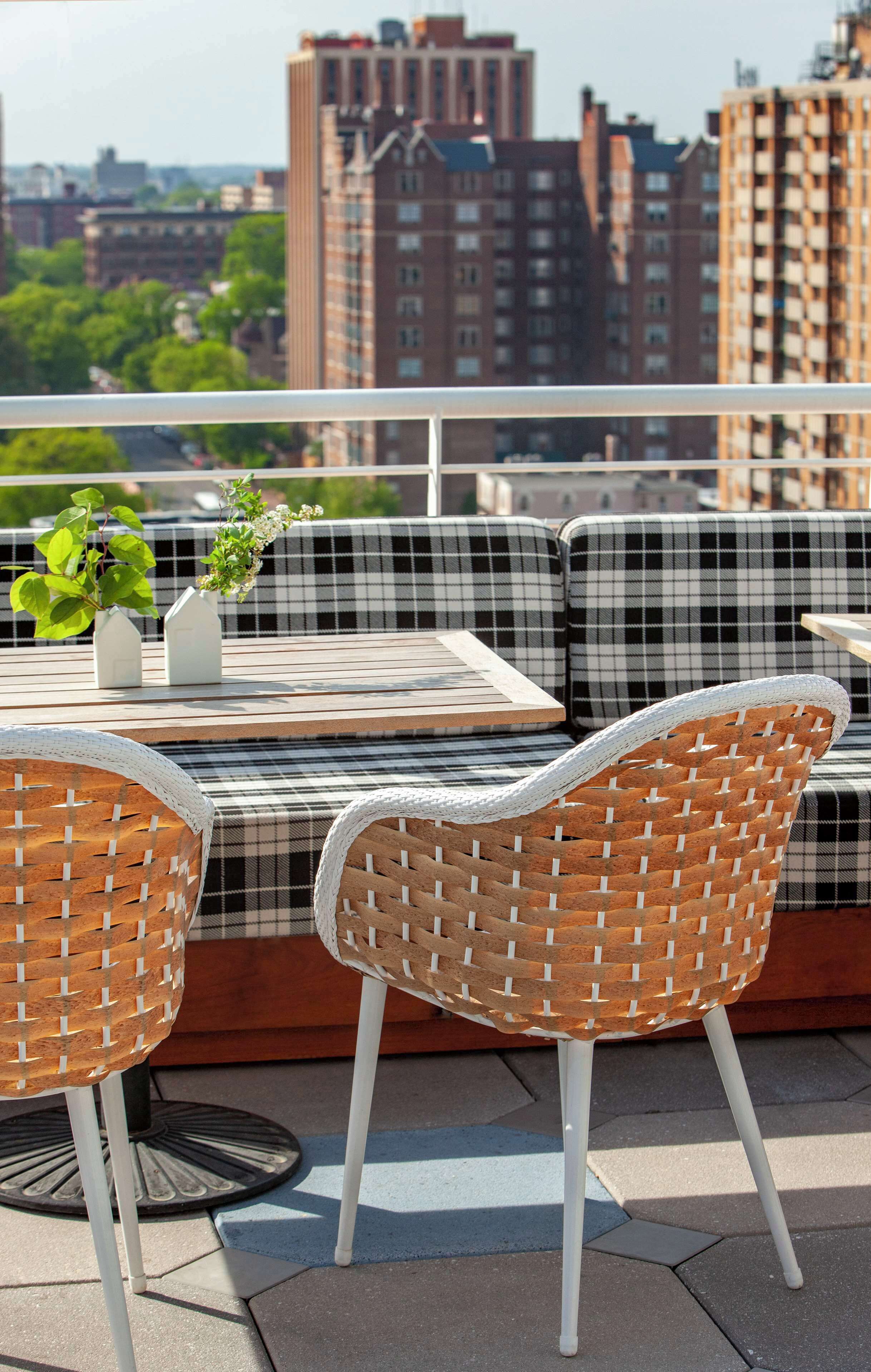 Breakfast and dinner served