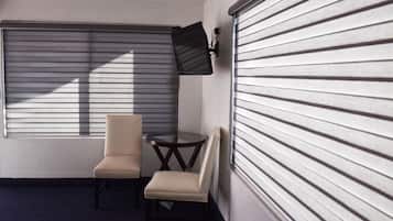 Muebles diferentes, tabla de planchar con plancha y wifi gratis