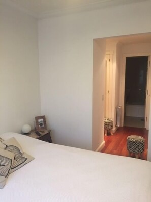 Departamento | 2 habitaciones, insonorización y tabla de planchar con plancha 