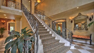 Capri Garden Suite | Living area | Flat-screen TV, fireplace