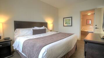 Signature Condo, 2 Bedrooms, Lake View, Lakeside | 1 bedroom, iron/ironing board, free WiFi