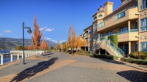 Condo Prestigio, 2 habitaciones, vista al lago, junto al lago | Vista desde la habitación