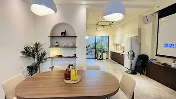 House | In-room dining