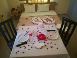 Deluxe Room | Blackout curtains, WiFi - Villa Nuee (Abuja)