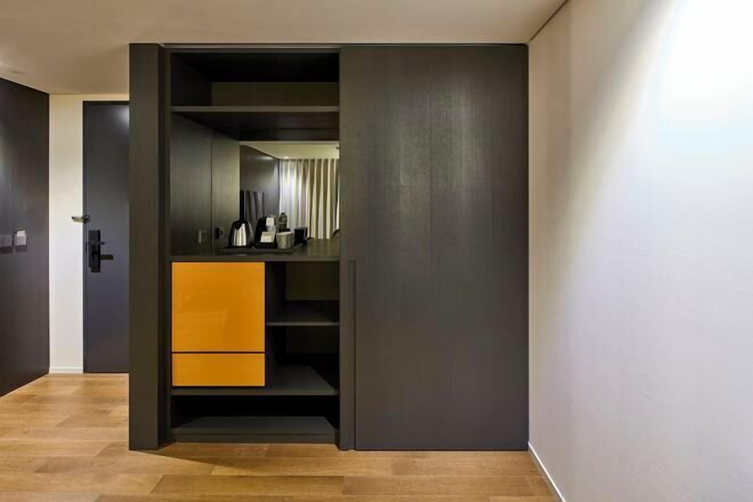 المنشأة من الداخل