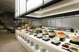 Desayuno buffet diario (KRW 28000 por persona)