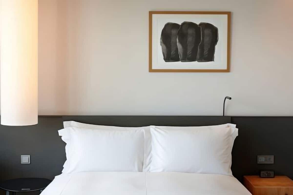 1 bedroom, premium bedding, in-room safe, desk
