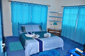 Habitación doble estándar | Minibar, caja de seguridad en la habitación, escritorio y wifi gratis