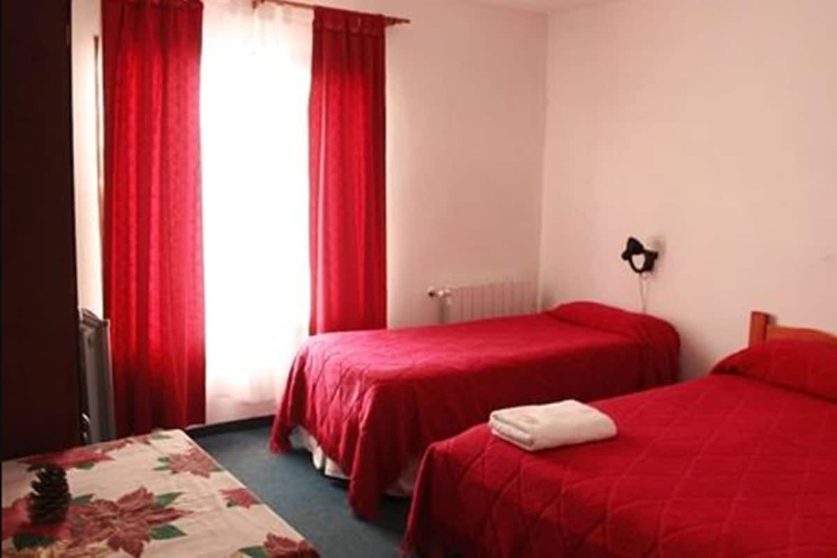 Chambre Triple, salle de bains privée