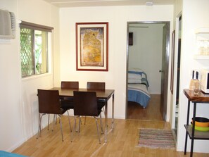 Casa familiar, 3 dormitoris | Zona de menjador de l'habitació