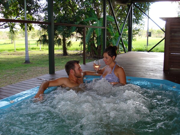 Spa - Berry Creek Bush Retreat (Acacia Hills)