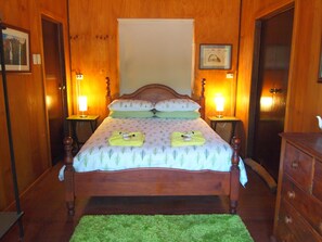 3 Bedroom Holiday House on 22 Acres | 3 bedrooms, iron/ironing board - Berry Creek Bush Retreat (Acacia Hills)