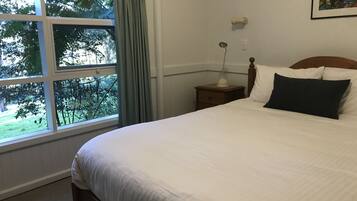 Whipbird Cottage | 1 bedroom, free WiFi, bed sheets