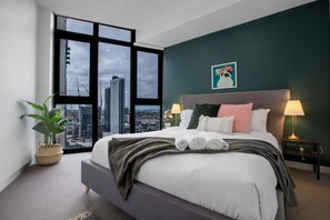 2 bedrooms, premium bedding, pillow-top beds, desk - Nook Melbourne Bank Tower Apartments (Southbank)