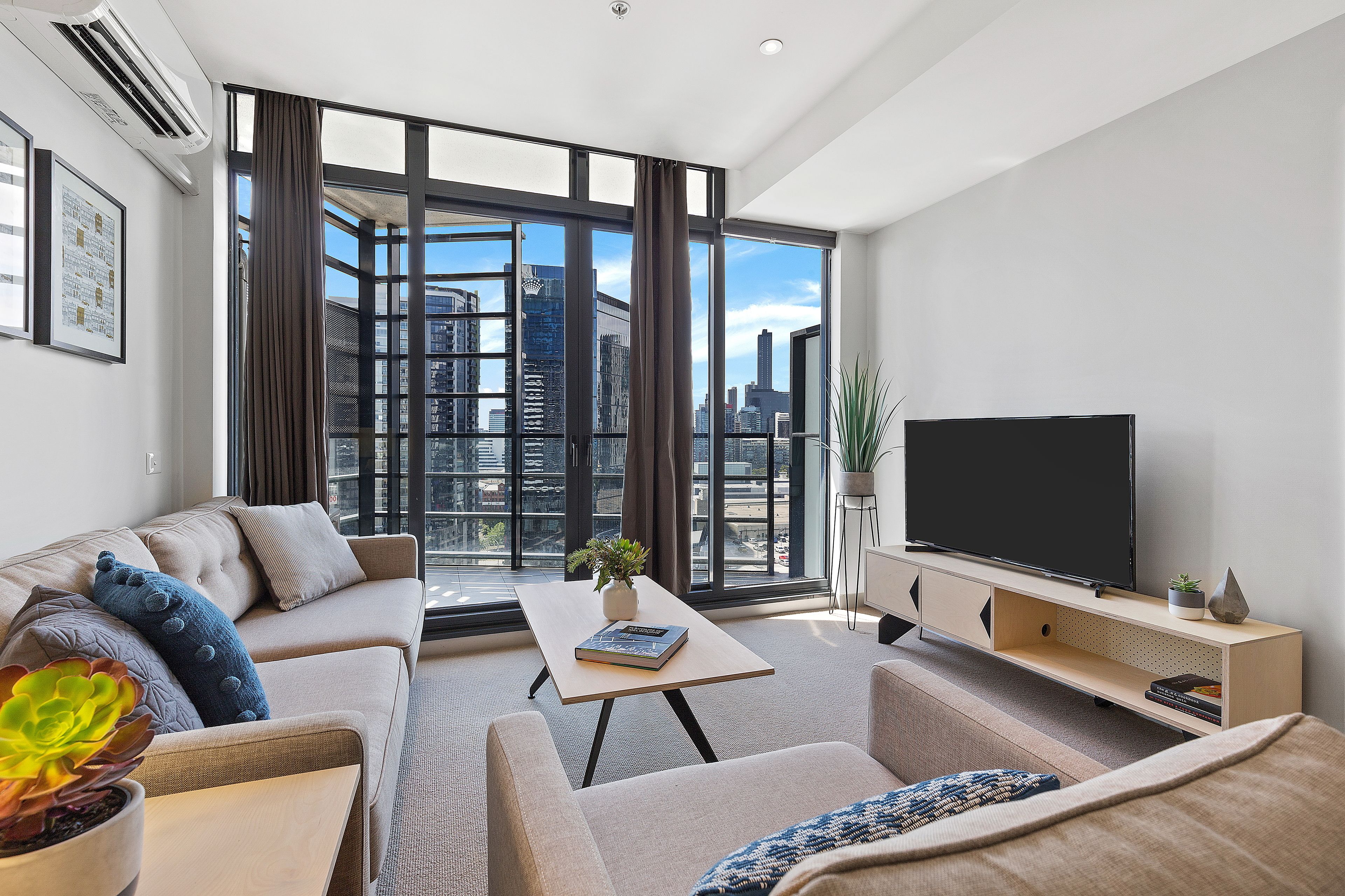 Nook Melbourne Bank Tower Apartments — image 5