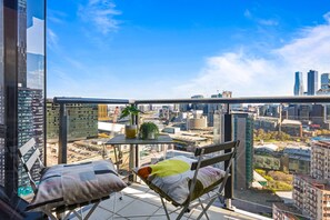 Apartamento panorâmico, 3 quartos, vista para a cidade (Alana, 2 Bath) | Terraço/pátio