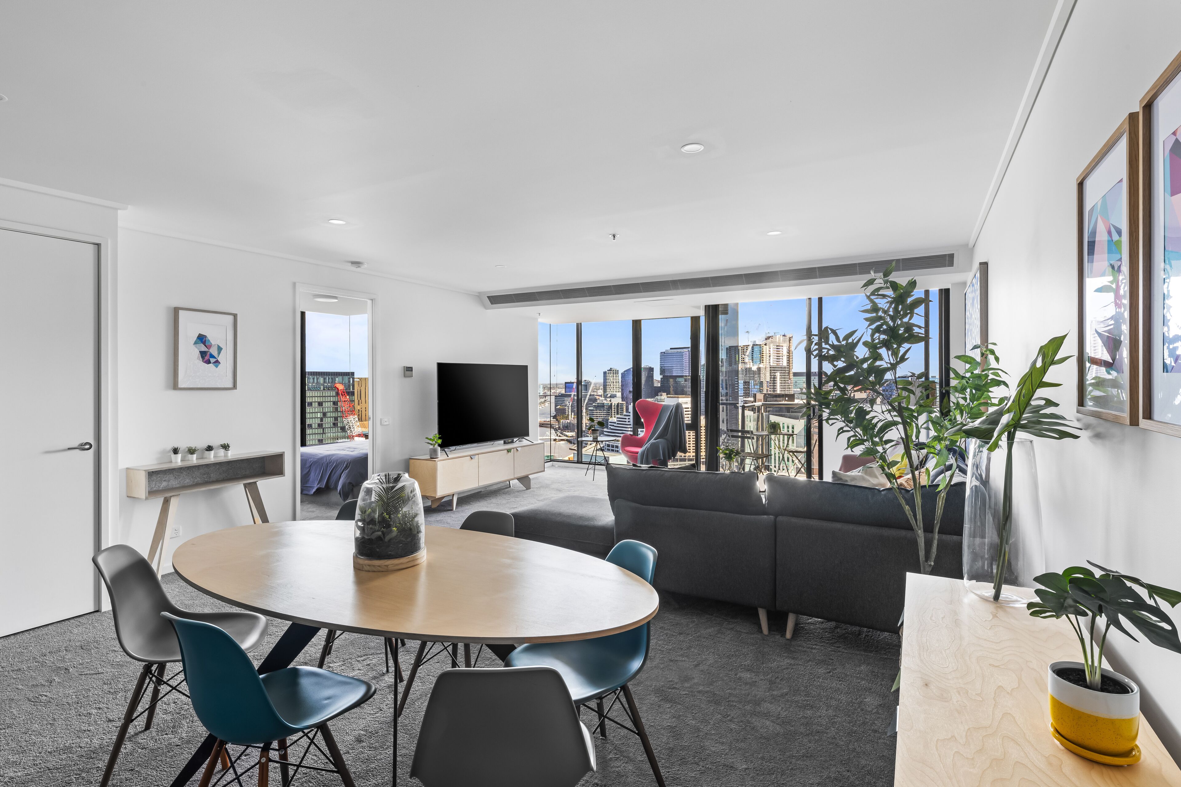 Alana : 3 Bedroom 2 Bath Panoramic Apartment with City View | Living area | Flat-screen TV