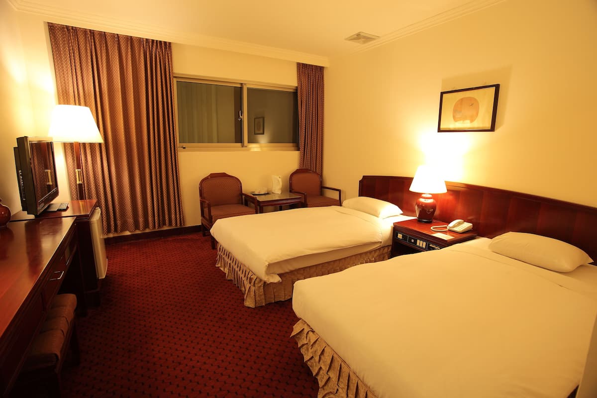 Standard Twin Room | Desk, blackout drapes, free WiFi
