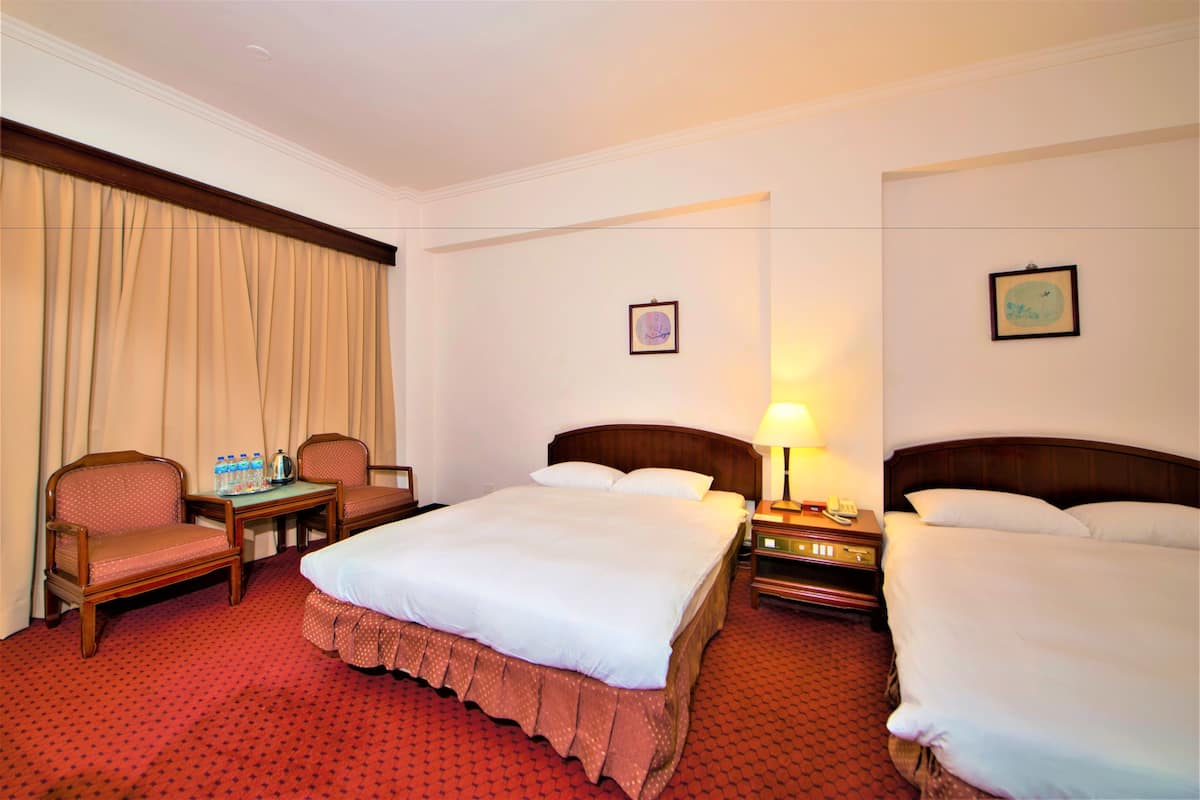 Standard Quadruple Room | Desk, blackout drapes, free WiFi