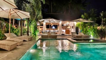 Outdoor pool, sun loungers